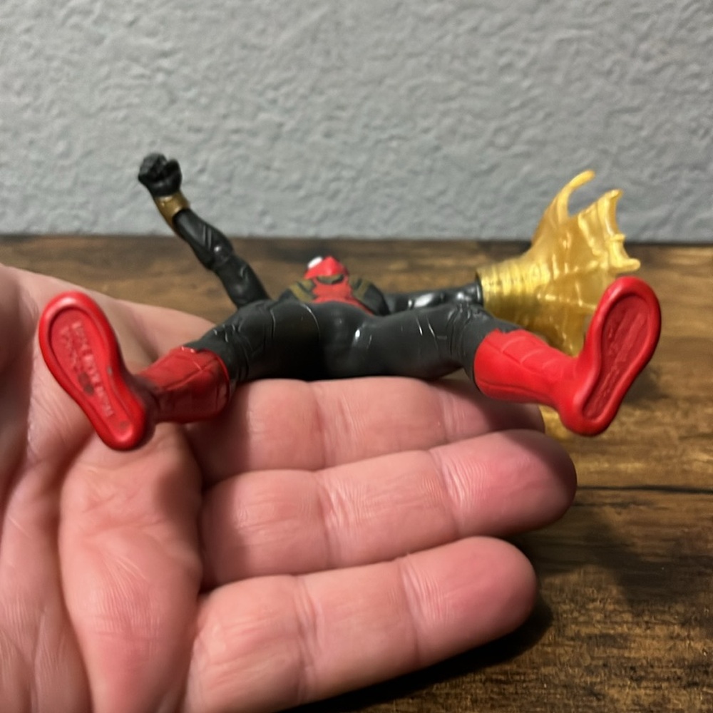 Spider-Man Action Figure with Red and Gold Suit - Picture 7 of 8